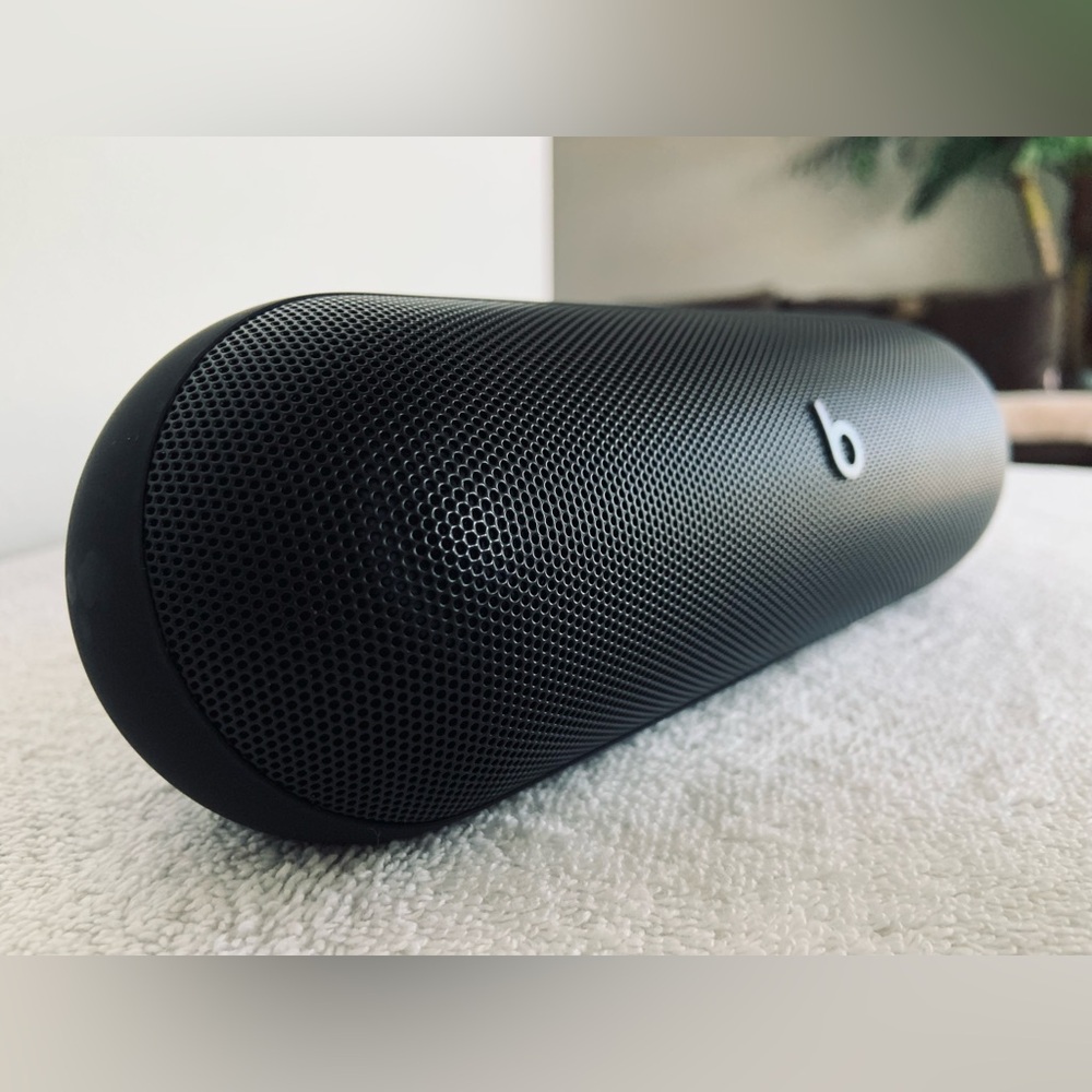 Beats by Dr. Dre Pill  
Portable Bluetooth Speaker~Matte Black *A3211 - Picture 8 of 13